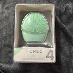 FOREO LUNA 4 Facial Cleansing And Firming Combination Skin Brand New