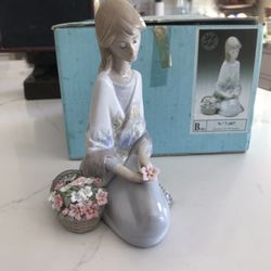 Lladro 7607 Flower Song With Box