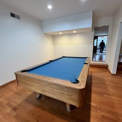 Pool Table 8ft Oversized ( Free Delivery & Set Up ) 