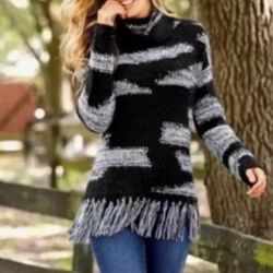 Women’s Sweater XL.  Black And White  