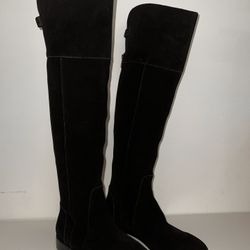 CHARLES DAVID- BRAND NEW KNEE HIGH SUEDE BOOTS