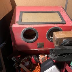 Sand blasting cabinet