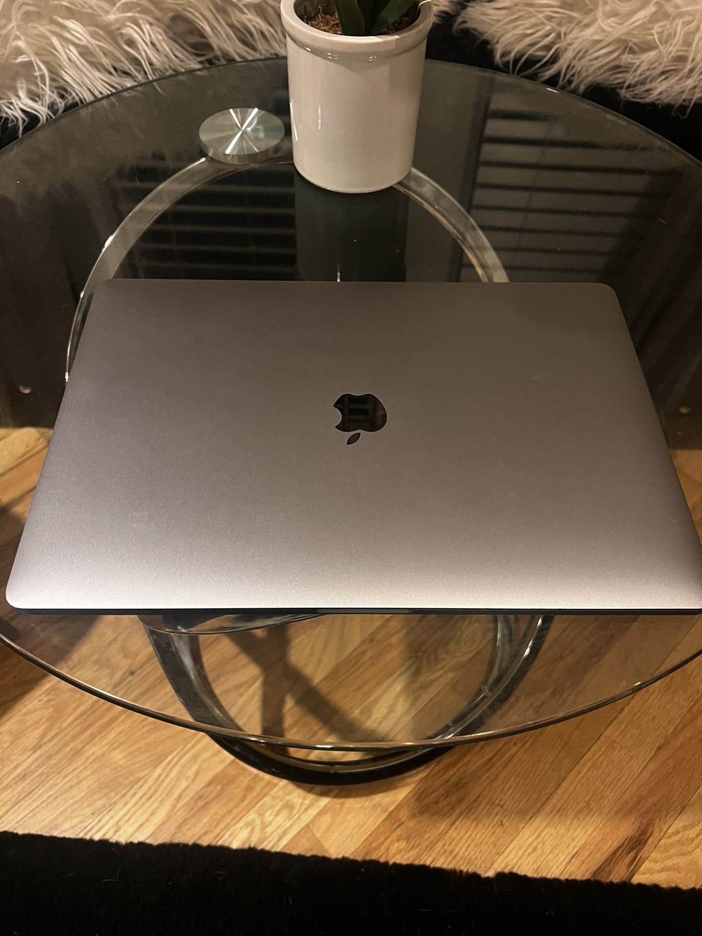 MacBook Pro Retina 15.4-inch (2019) - Core i9 - 32GB - SSD 256GB