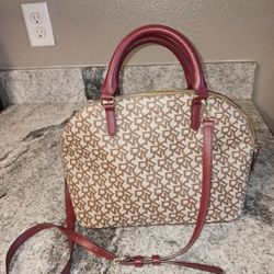 PURSES STEVE MADDEN, DKNY, CALVIN KLEIN 25$ EACH 
