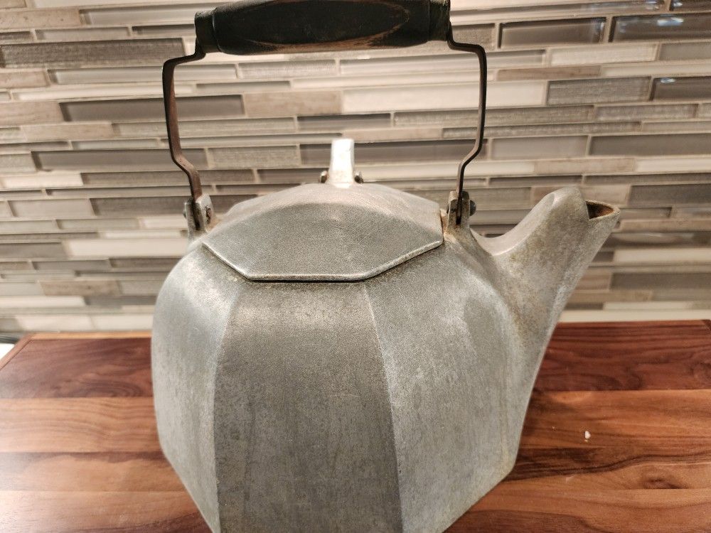 Vintage Wagner Ware Sidney-0 Puritan Tea Kettle 7 Qts. Rustic