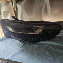 2020  2023 Cadillac Xt6 Passenger Oem Headlight 