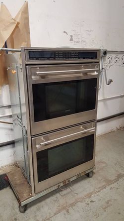Wolf 30” SS Built-in Double Wall Oven Model D030F/S