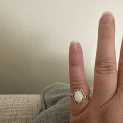 Vintage 1990s 14K Gold Opal Ring - Near Mint - Size 6