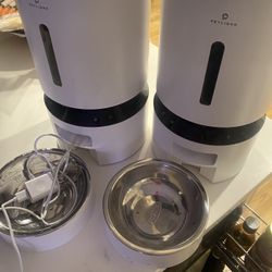 2 Cat Feeders Petlibro
