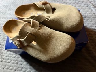 Birkenstock women’s size 40 taupe