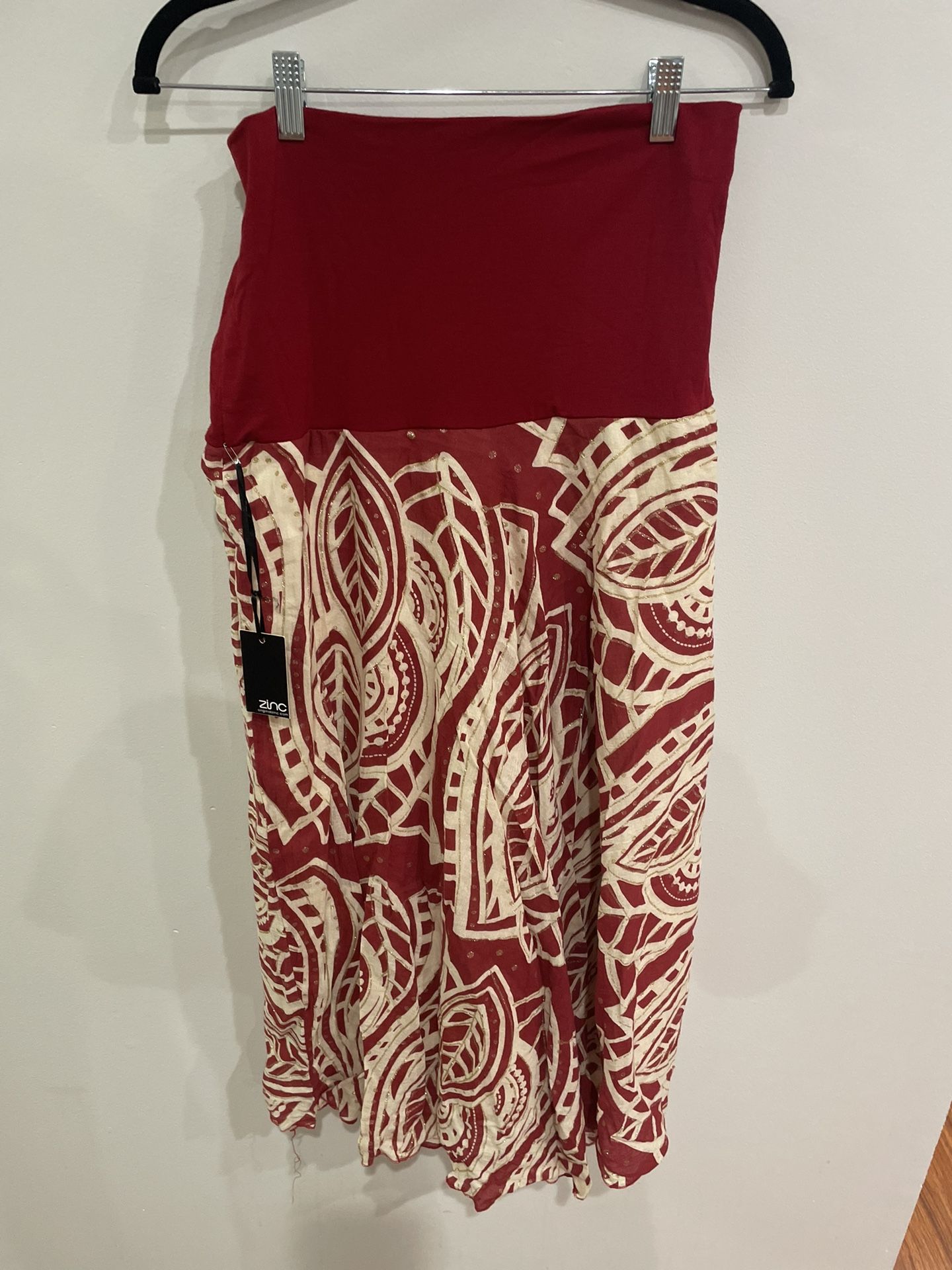 NWT ZINC Womens Skirt Size L Fitted Waist Red Floral Skirt Style B3745 387