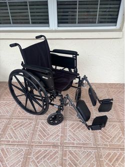 Wheelchair with adjustable foot rests wheel chair