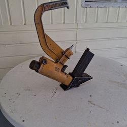 Bostitch MIIIFN air-powered hardwood flooring cleat nailer drives 1-1/2" to 2" L shaped cleat nails. 