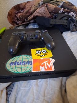 Ps4 slim cuh-2215b 1tb with one controller 9games inside the drive