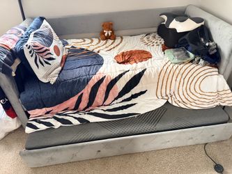 Gray Upholstered Daybed with Trundle