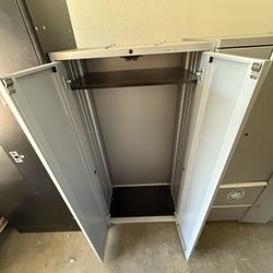 Metal Cabinets/ Lockers 