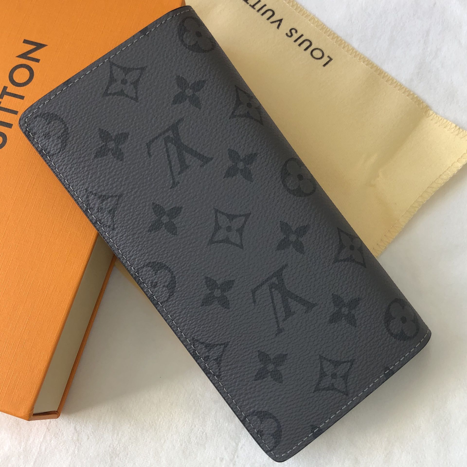 Louis Vuitton Monogram Brazza Wallet - Shop Preloved Louis Vuitton CA