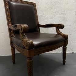 Louis XVI Leather Chair Engraved Wooden Gothic Rustic Table Room Chair Wood Garage Wooden  Office Lawyer Doctors Display Store