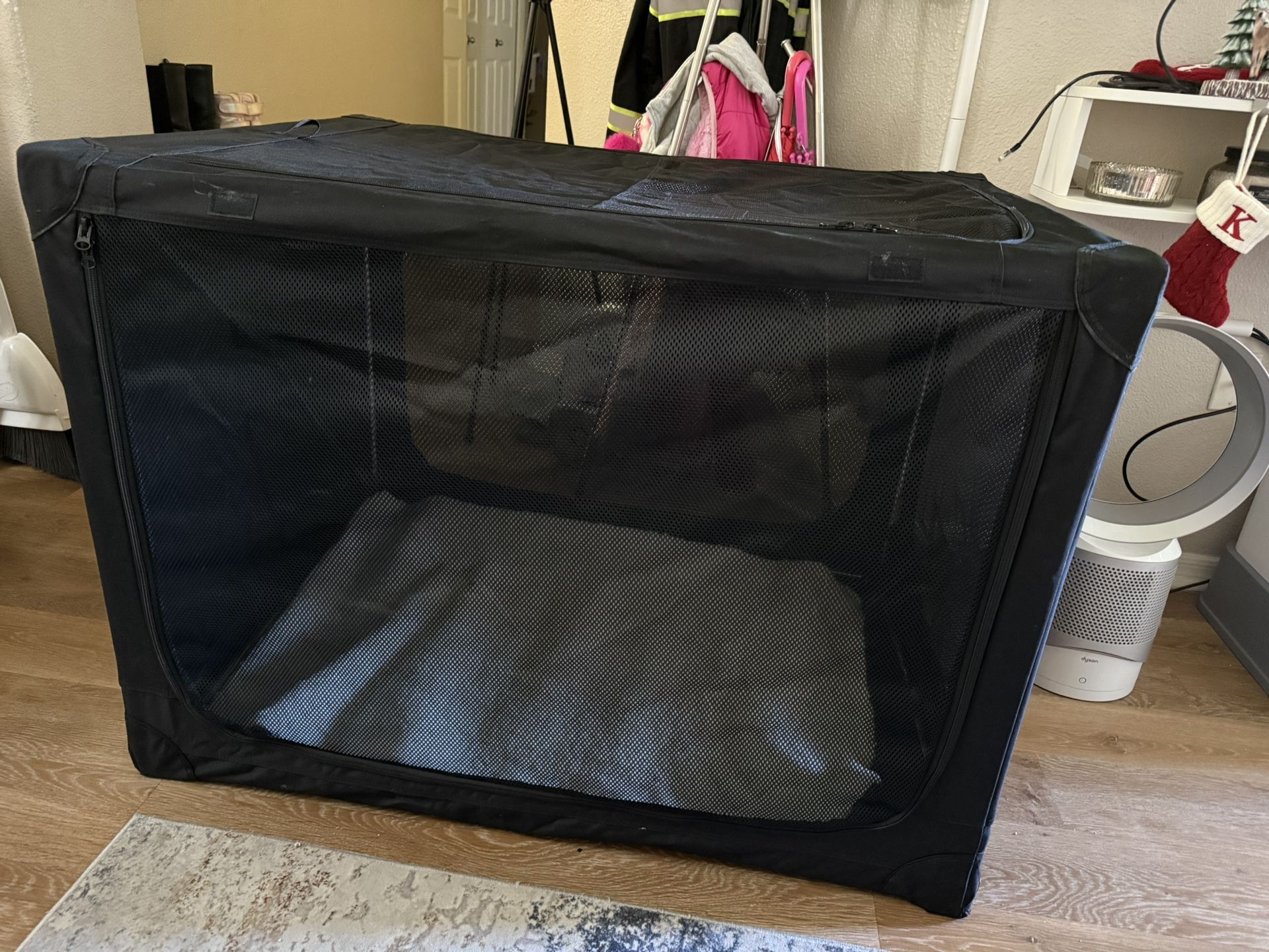 Brand new Veraste Dog Crate