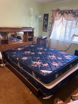 Free bed with double mattes and coffe table