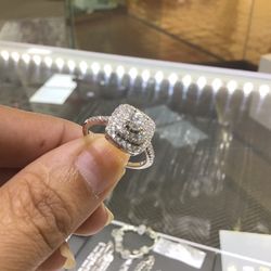 Sterling Silver Mossanite Diamond Lady’s Ring ..we Have Very Special Sale ..