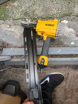 DEWALT DWF83PL clavadora neumática