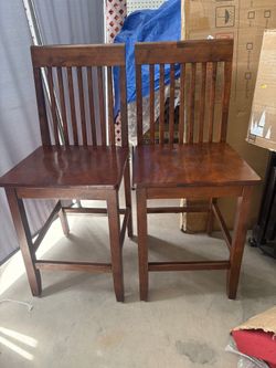 2 wood bar stools