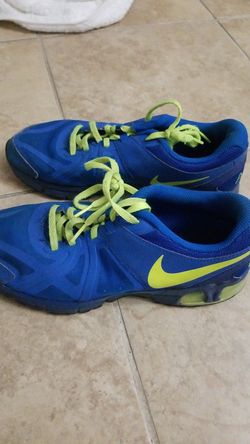 boy's nike sneakers