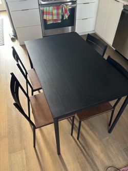 Table + 4 chairs