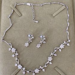Swavaroski Necklace With Earrings 