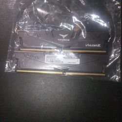 8 GB. DDR4. 3200  1.35V