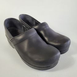 Dansko Women's Black Leather Slip On Work Clogs Size 41. (10.5-11)