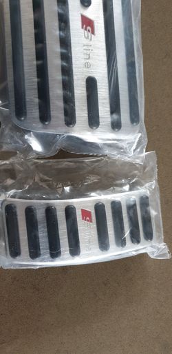 Audi Gas and Brake pedals almost new never used.