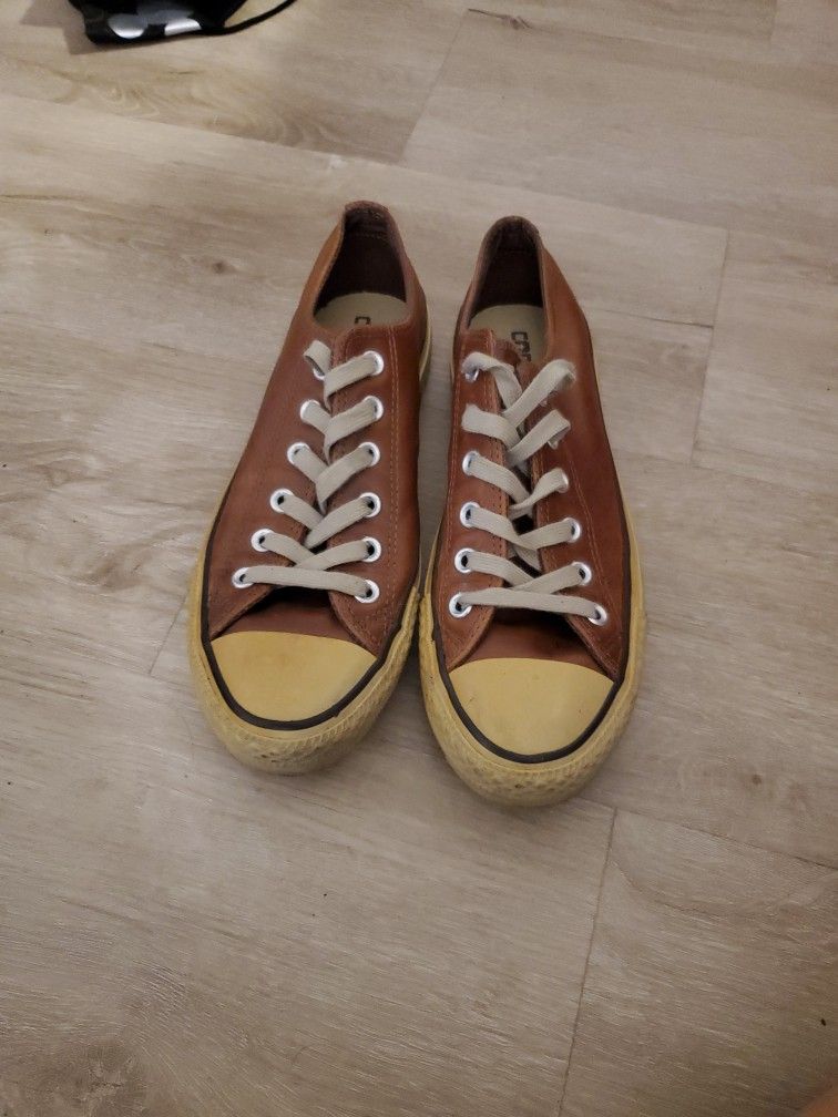 🔥 Converse Chuck Taylor Leather Low Tops – Men’s 6.5 / Women’s 8.5