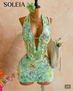 Tropicoqueta Karol g