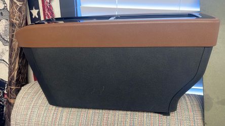 2025 nissan pathfinder platinum  center console