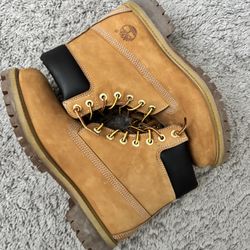 Timberlands 8.5