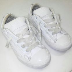 White Converse All Star Shoes Size 12 Junior (18cm)