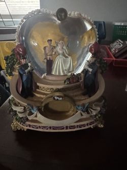 Disney Cinderella Snow Globe 