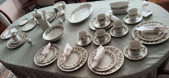 59 Piece Set- Royal Gallery 6283 Holly Fine China Made In Japan