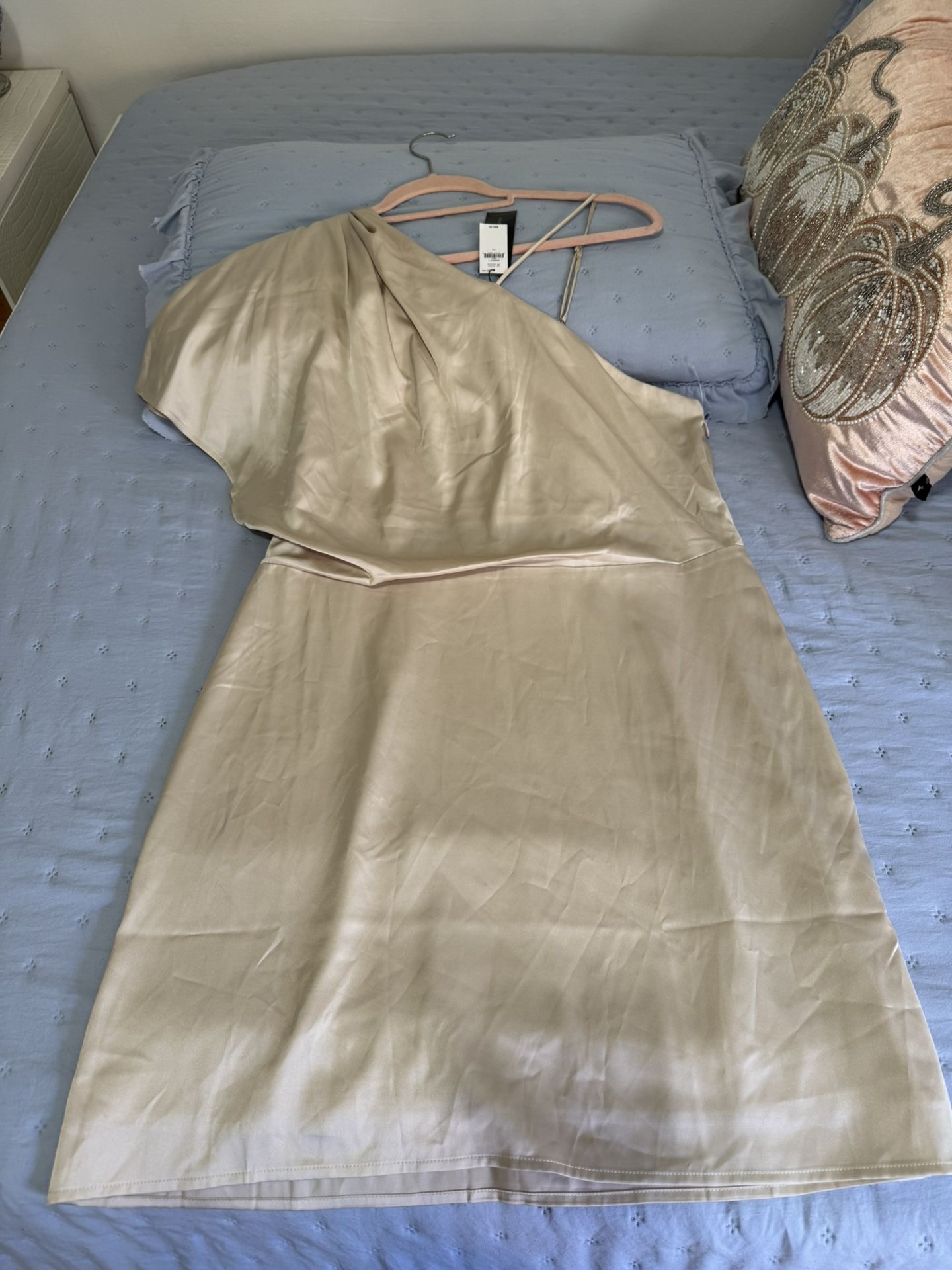 Banana Republic One Showlder Satin Dress Size 14, runs small like a size Large, New Whit Tags