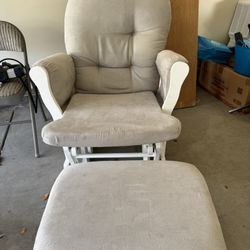 Rocking Chair W/ Ottoman