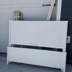 Pottery Barn Teen Beadboard Basic Bed (Queen)