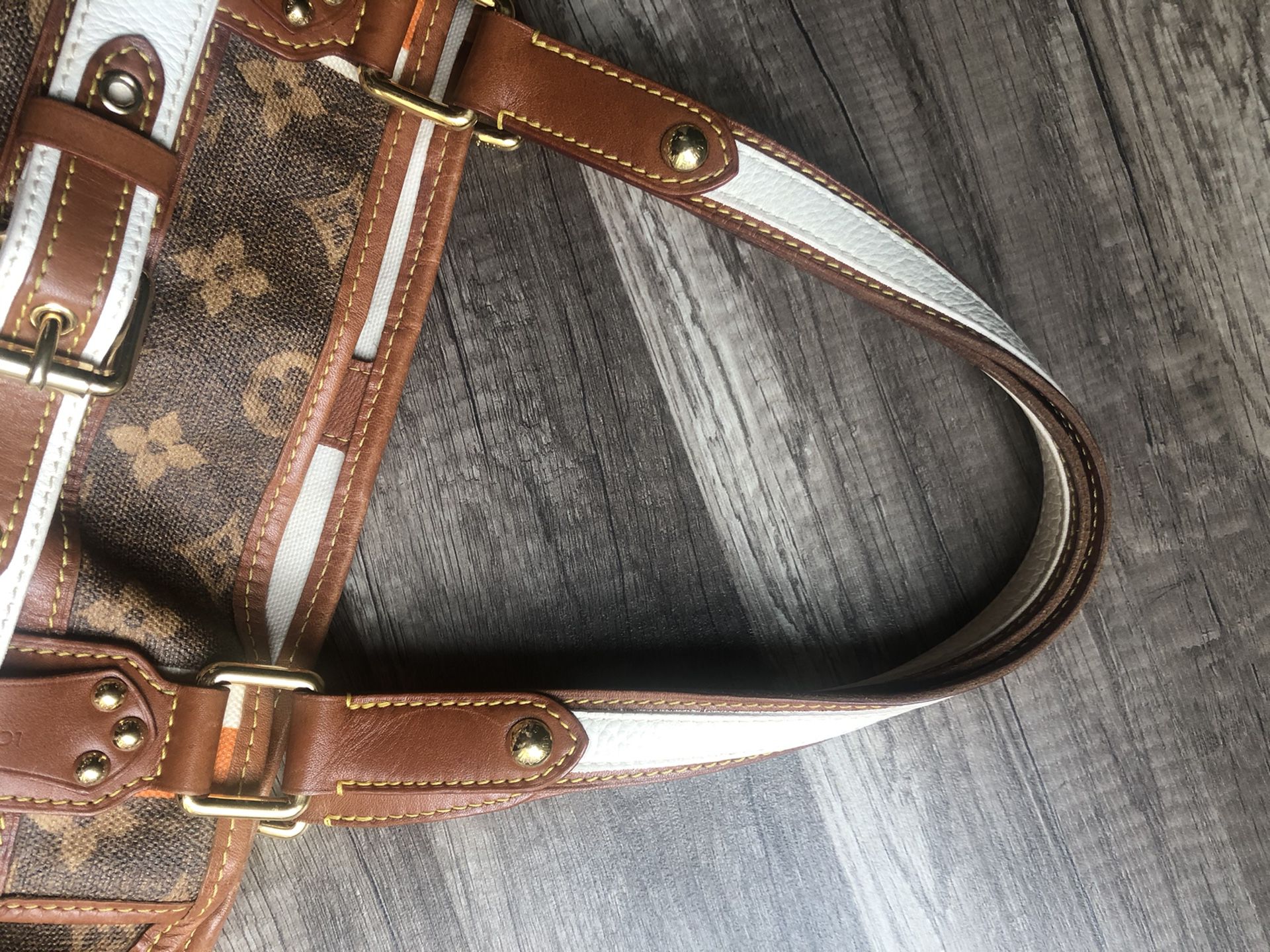 Louis Vuitton Purple Vernis Rosewood Ave for Sale in Wayne, IL - OfferUp