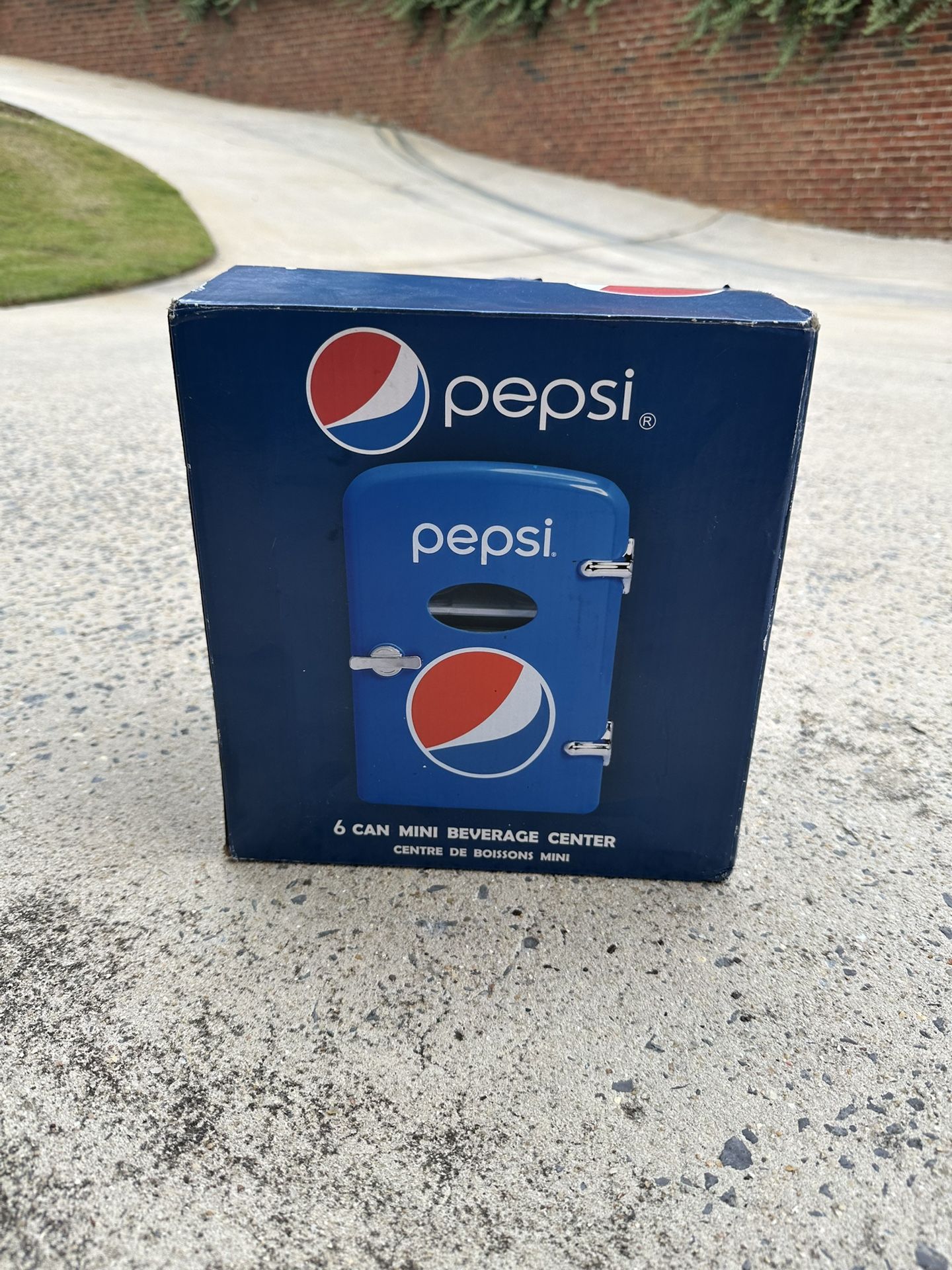 Pepsi 6-Can Mini Beverage Cooler / Mini Fridge – New in Box