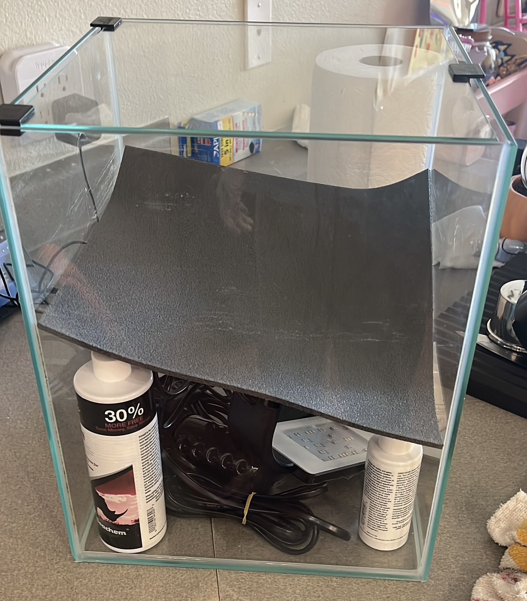 8 Gallon Glass Fish Tank With Base Pad, LED Light, Temperature Controller And Filter