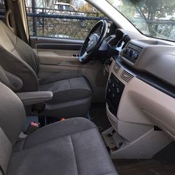 VW Routan 09