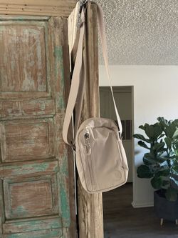 Vuori Crossbody Ivory