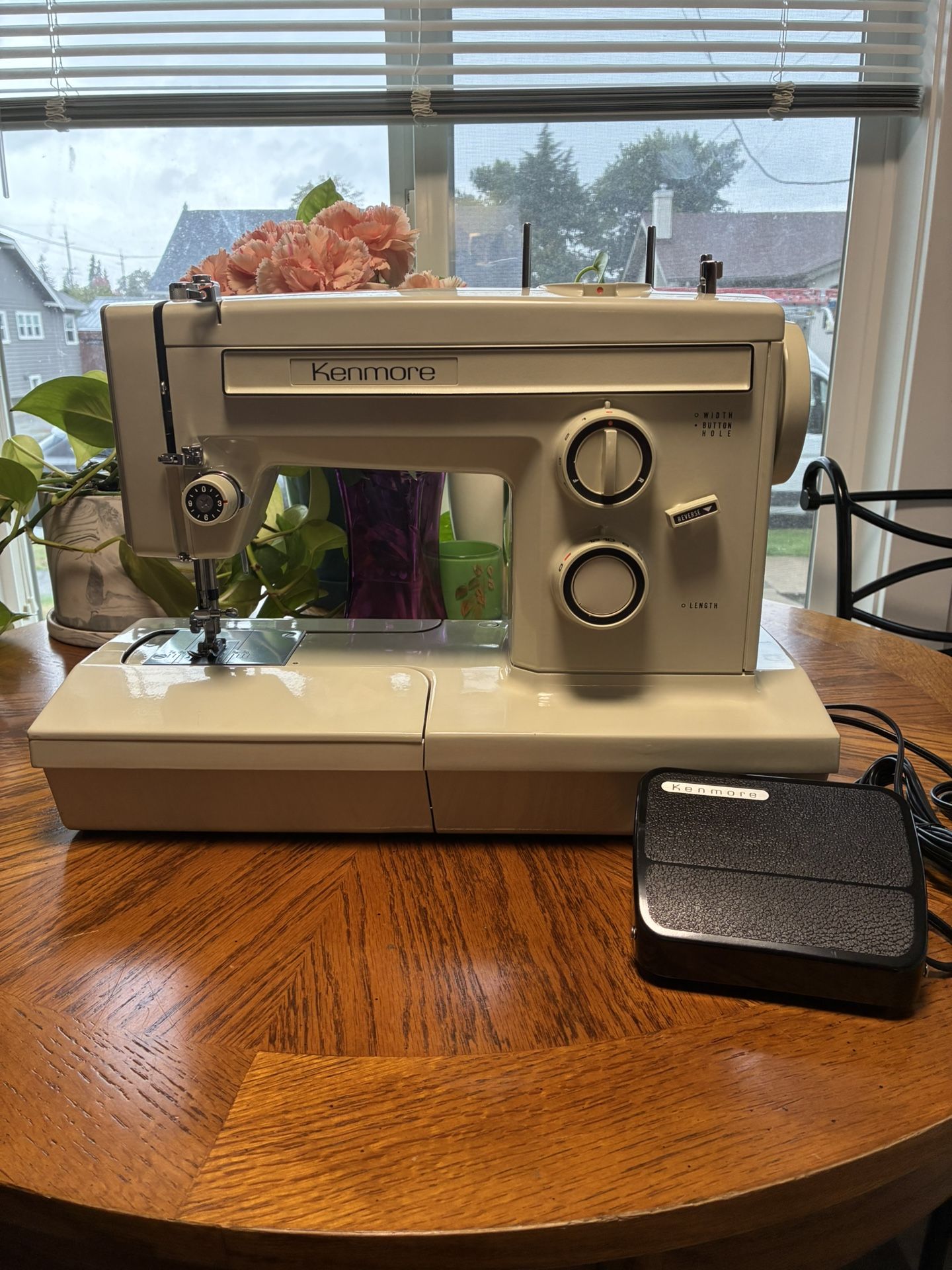  Vintage Kenmore Sewing Machine w/Case