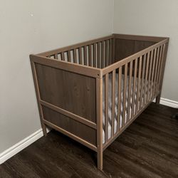 Baby crib 